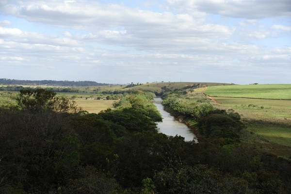 Estado firma acordo com Governo Federal para revitalizar bacias hidrogr&aacute;ficas em Minas